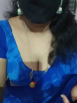 luci-queen online show from May 25, 7:40 am