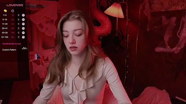 Snapshot of AstraMist chatting on October 26, 6:25 am AstraMist online show from October 26, 6:25 am