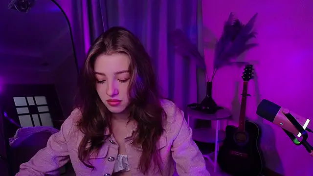 Snapshot of AstraMist chatting on September 22, 1:28 pm AstraMist online show from September 22, 1:28 pm