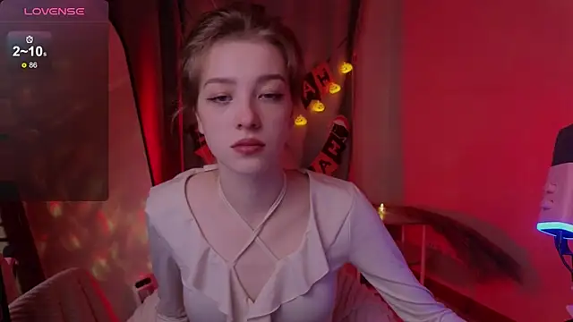 Snapshot of AstraMist chatting on October 29, 4:28 pm AstraMist online show from October 29, 4:28 pm