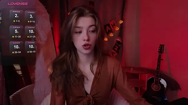 Snapshot of AstraMist chatting on October 30, 4:04 pm AstraMist online show from October 30, 4:04 pm