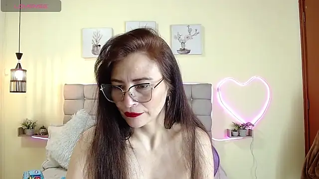 Snapshot of _naomi_s chatting on June 16, 1:33 pm naomi s online show from June 16, 1:33 pm