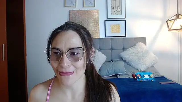 Snapshot of _naomi_s chatting on September 17, 1:46 pm naomi s online show from September 17, 1:46 pm