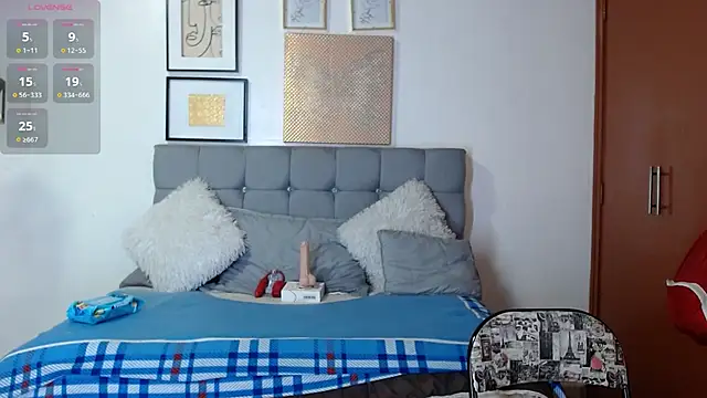  naomi s online show from October 21, 1:43 pm