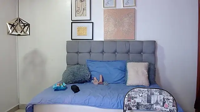  naomi s online show from April 4, 1:17 pm