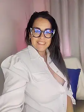 Nicoleefaith  online show from April 15, 6:56 pm