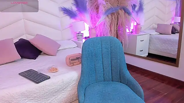 Nina Ford  online show from April 9, 12:11 pm