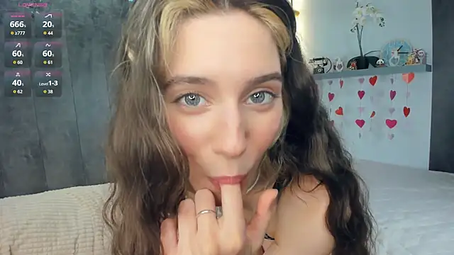 AntonettaTarring online show from April 16, 7:31 am