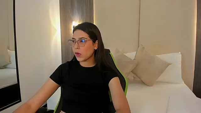 desireee  online show from January 14, 12:20 pm