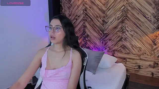 desireee  online show from February 26, 1:00 pm