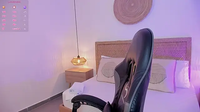 desireee  online show from March 31, 12:18 pm