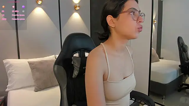 desireee  online show from February 16, 12:37 pm