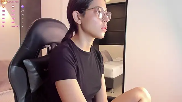 desireee  online show from October 9, 12:17 pm