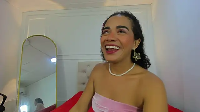 Snapshot of charlotte_dante212 chatting on July 20, 6:43 am charlotte dante212 online show from July 20, 6:43 am