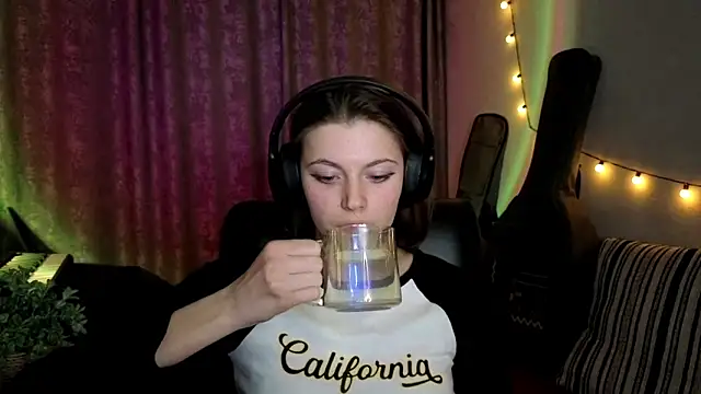 CutieAnny online show from February 25, 8:41 pm