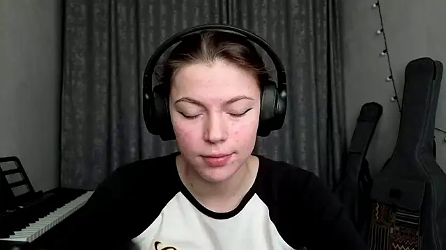 CutieAnny online show from March 10, 6:28 am