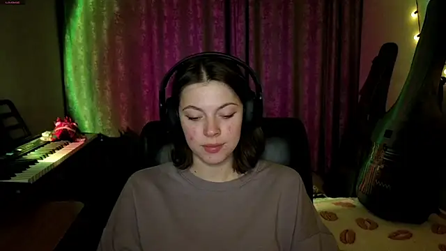 CutieAnny online show from April 9, 8:15 pm