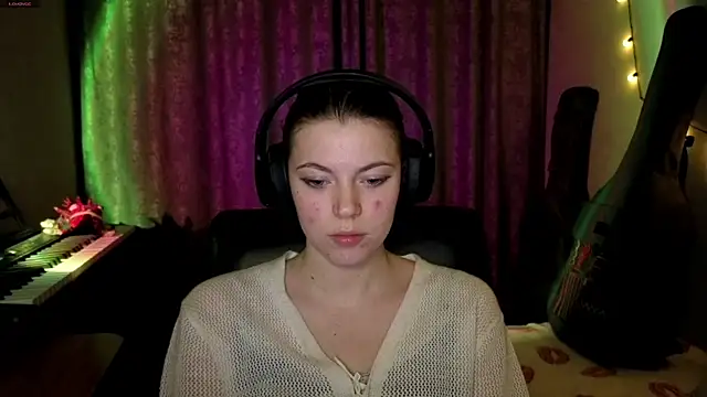 CutieAnny online show from April 13, 9:30 pm