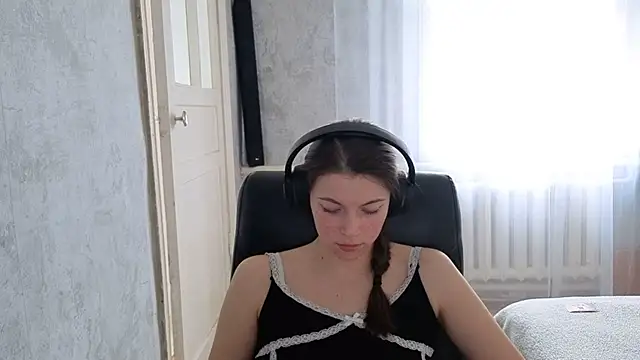 CutieAnny online show from November 7, 4:39 am