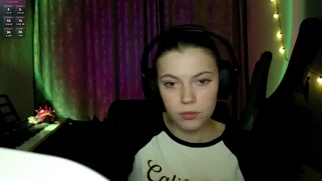 CutieAnny online show from March 31, 8:11 pm