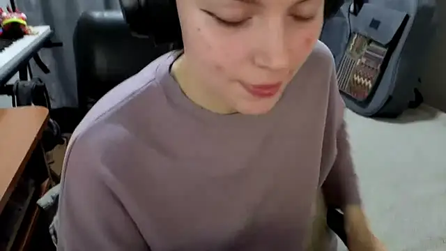 CutieAnny online show from April 15, 8:31 am