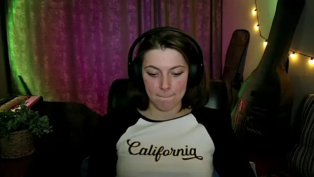 CutieAnny online show from March 2, 8:16 pm