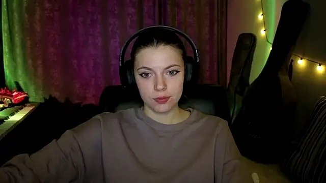 CutieAnny online show from March 21, 9:30 pm