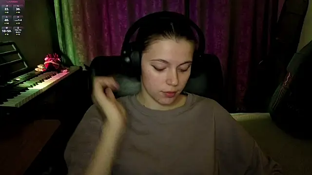 CutieAnny online show from April 2, 8:59 pm