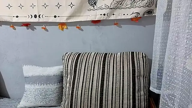 CutieAnny online show from December 14, 1:23 am