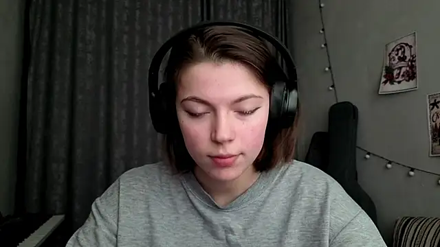 CutieAnny online show from February 9, 6:11 am