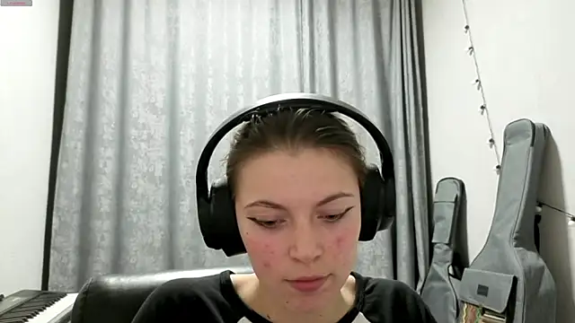 CutieAnny online show from April 16, 8:20 pm