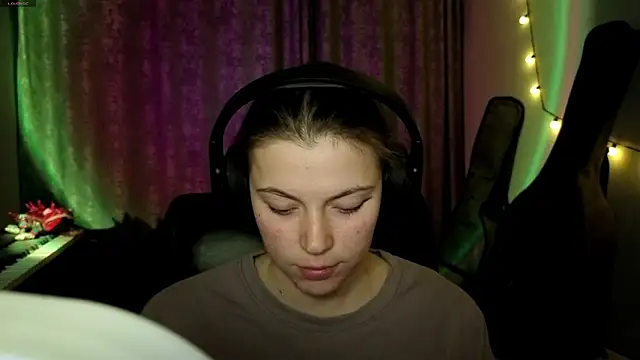 CutieAnny online show from March 29, 8:10 pm