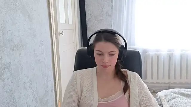 CutieAnny online show from November 6, 5:55 am