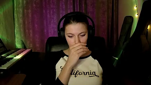 CutieAnny online show from March 16, 8:11 pm