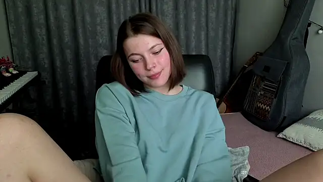 CutieAnny online show from May 20, 8:11 am