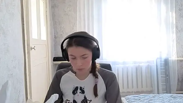 Snapshot of CutieAnny chatting on October 8, 4:25 am CutieAnny online show from October 8, 4:25 am