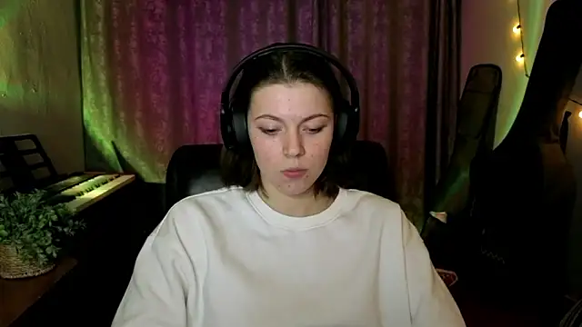 CutieAnny online show from February 20, 7:05 pm