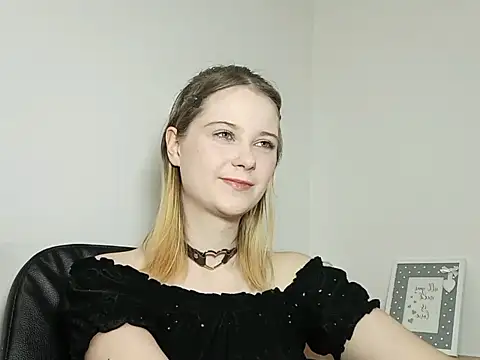 Snapshot of LydiaYoung chatting on September 25, 6:14 pm LydiaYoung online show from September 25, 6:14 pm