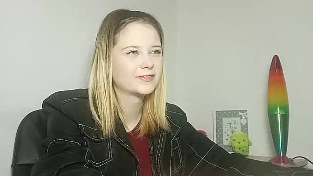 Snapshot of LydiaYoung chatting on October 13, 6:09 pm LydiaYoung online show from October 13, 6:09 pm