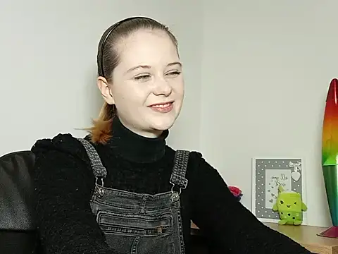 Snapshot of LydiaYoung chatting on October 16, 6:16 pm LydiaYoung online show from October 16, 6:16 pm