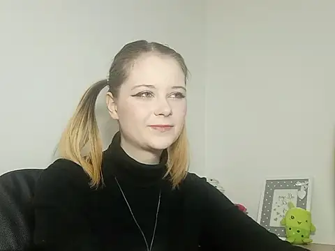 Snapshot of LydiaYoung chatting on October 2, 6:11 pm LydiaYoung online show from October 2, 6:11 pm