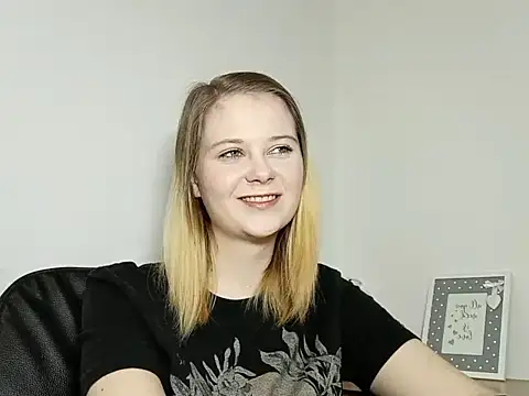 Snapshot of LydiaYoung chatting on September 30, 6:14 pm LydiaYoung online show from September 30, 6:14 pm