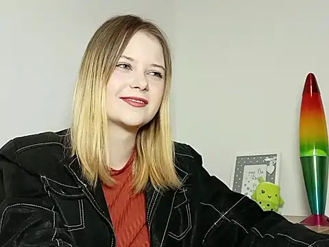 Snapshot of LydiaYoung chatting on October 9, 6:19 pm LydiaYoung online show from October 9, 6:19 pm