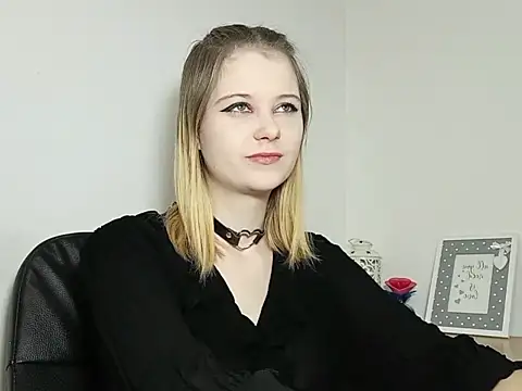 Snapshot of LydiaYoung chatting on September 17, 6:10 pm LydiaYoung online show from September 17, 6:10 pm