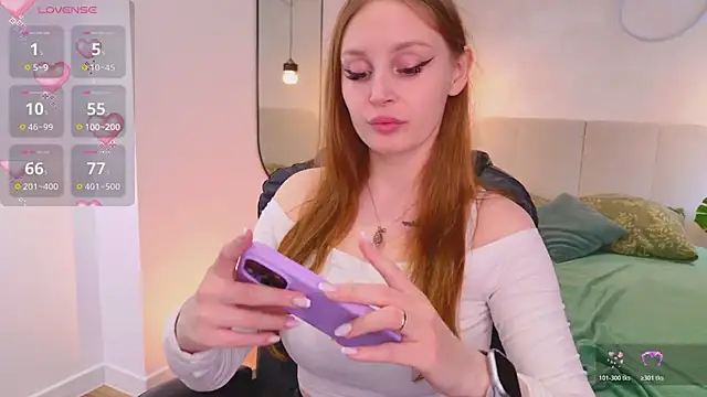 Snapshot of HoneyLace_ chatting on May 31, 1:39 pm HoneyLace online show from May 31, 1:39 pm