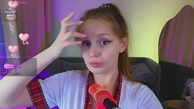 HoneyLace  online show from April 11, 3:38 pm