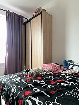 Snapshot of HoneyLace_ chatting on May 15, 1:53 pm HoneyLace online show from May 15, 1:53 pm