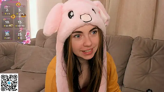 Snapshot of EvaBlimey chatting on October 27, 5:19 am EvaBlimey online show from October 27, 5:19 am