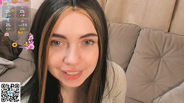 Snapshot of EvaBlimey chatting on October 25, 4:55 am EvaBlimey online show from October 25, 4:55 am