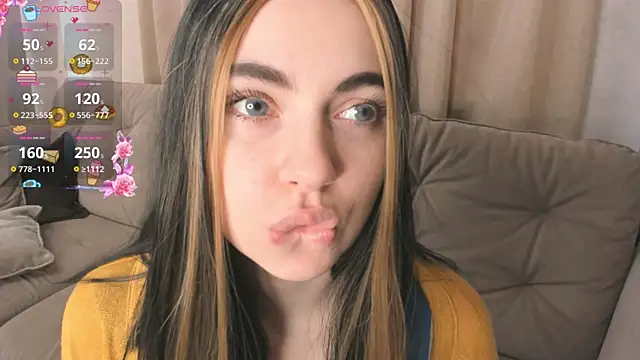 Snapshot of EvaBlimey chatting on November 18, 5:22 am EvaBlimey online show from November 18, 5:22 am